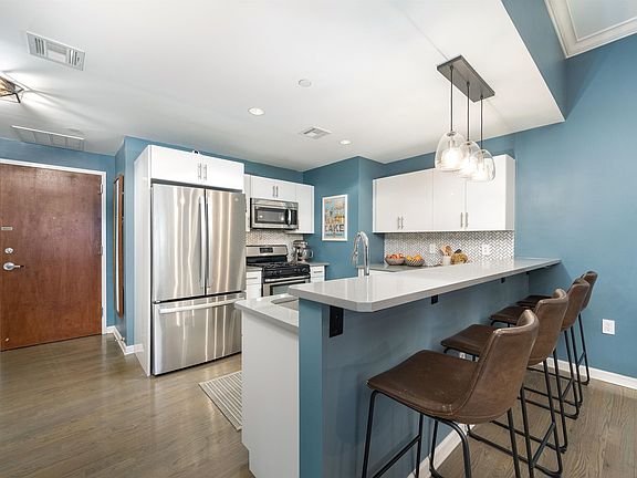 4th image of 305 Whiton St #202