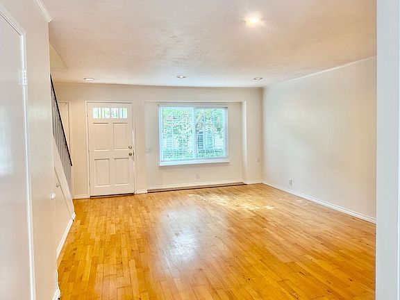 3rd image of 3684 Caminito Carmel Lndg