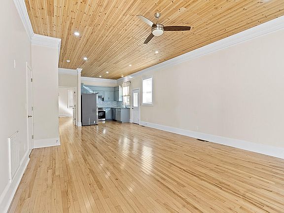 2nd image of 224 Grace St