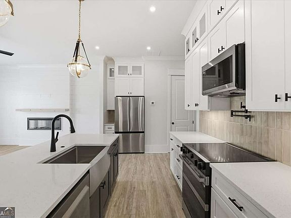 4th image of 291 Orchid St