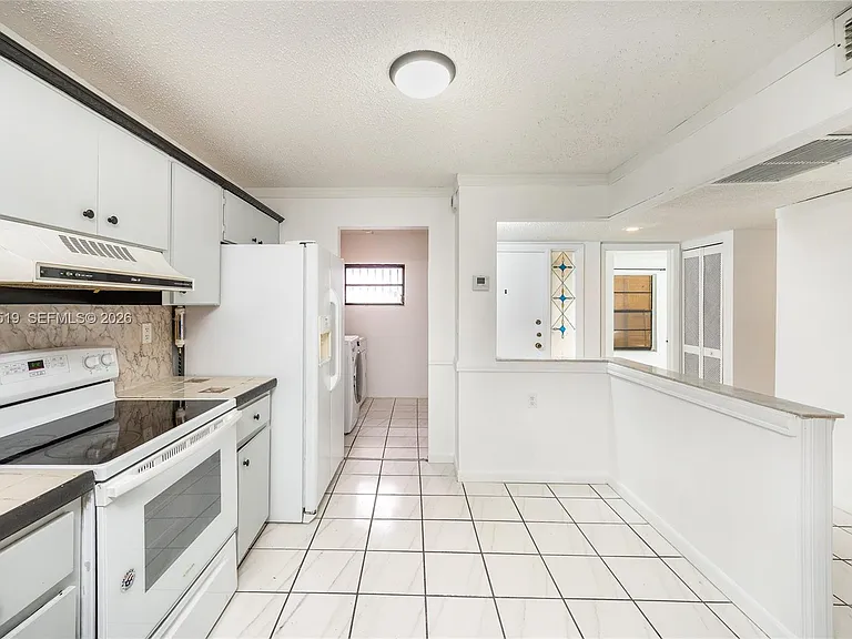1220 SW 131st Place Cir W #1220 — Photo 4