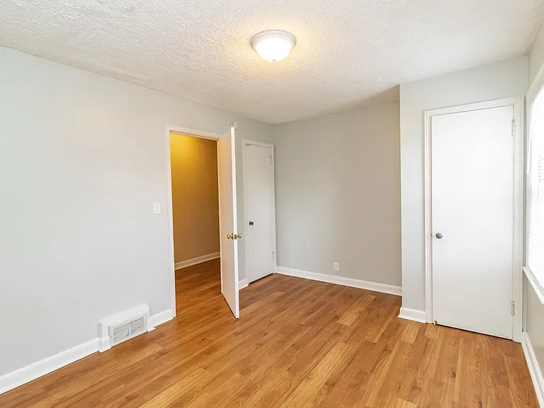 1413 Lake St NE — Photo 13