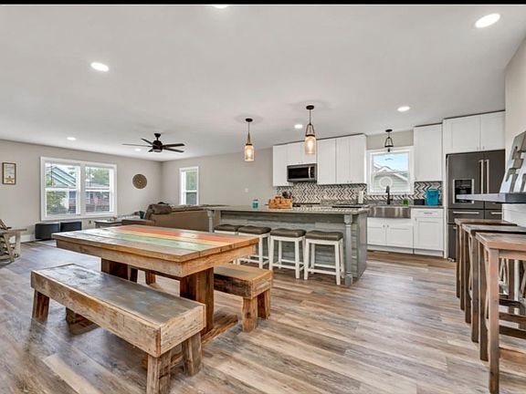 Large Living room and Kitchen for those that like to entertain and cook.