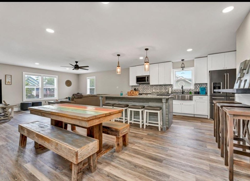 Large Living room and Kitchen for those that like to entertain and cook.