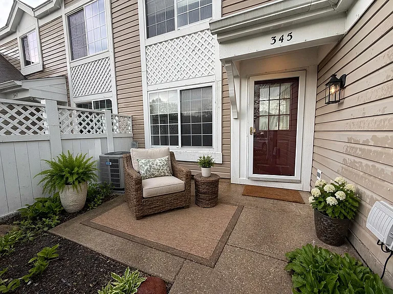 345 Gregory St — Photo 2