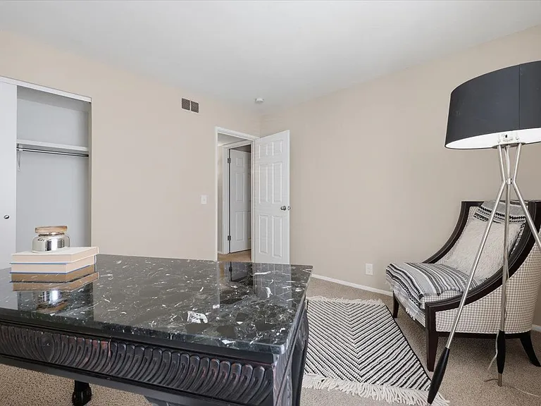 Beau Jardin Apartments — Photo 16