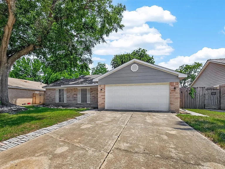 24006 Lone Elm Dr — Photo 2