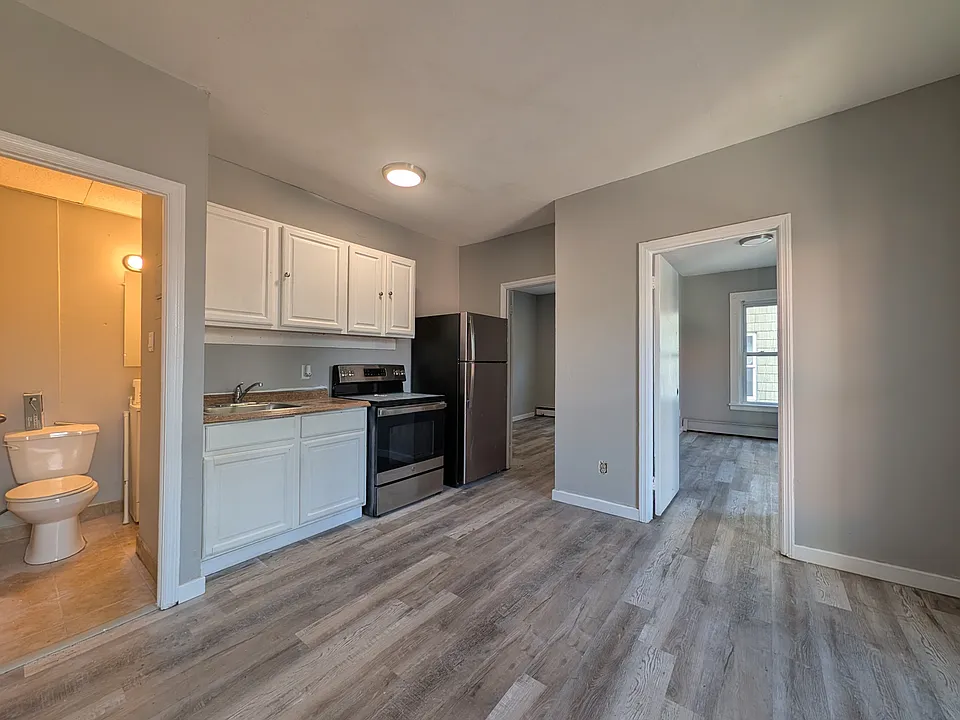 400 Atlantic St #2C