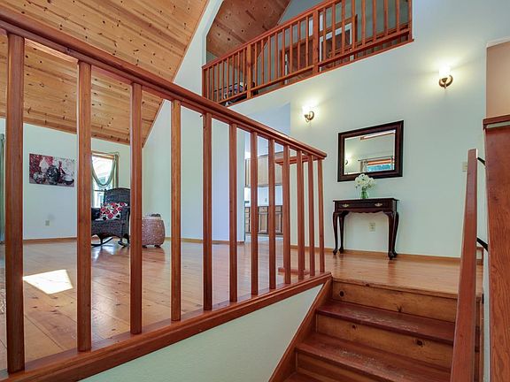 3rd image of 385 Brook Dr