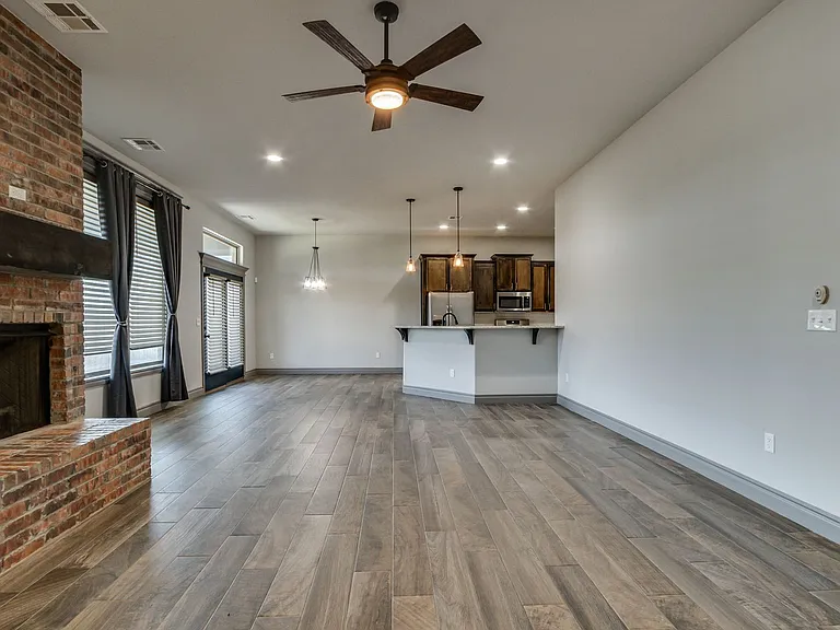 6133 Oxnard St — Photo 7