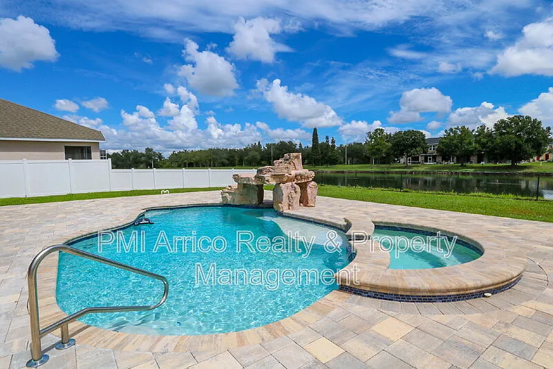 5 bed, 3.0 bath, 2534 sqft, $3,495 — Photo 2