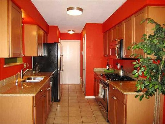 5th image of 3500 Larchmont Cv #B