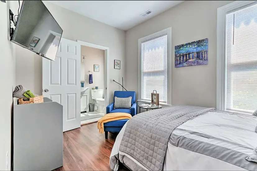 200 E Main St #1