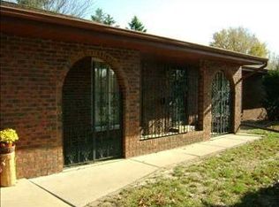 210 Hampton Dr, Bloomington, IL 61704