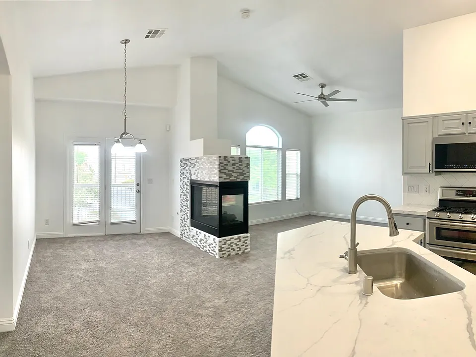 8710 Horizon Wind Ave