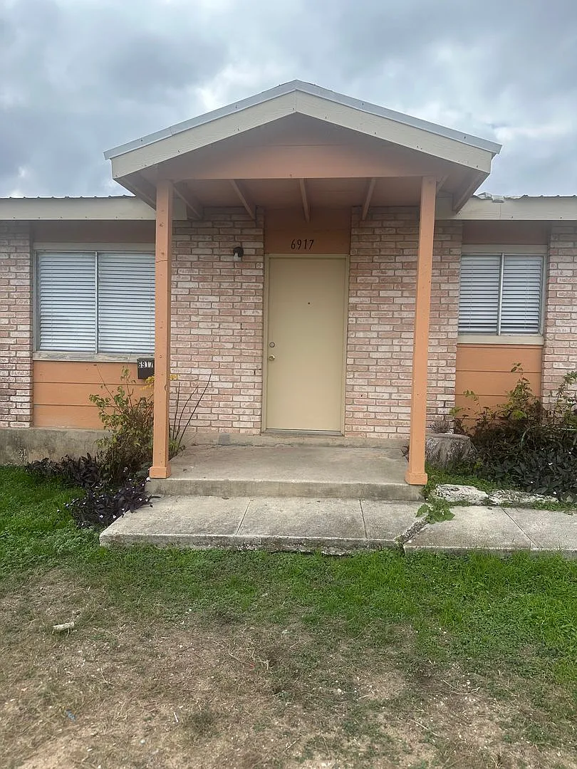 Brookview Duplex 6917 — Photo 1