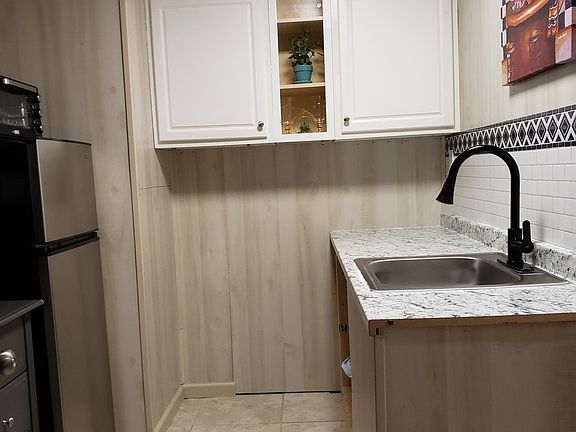 2nd image of 120 S Shirley St #3