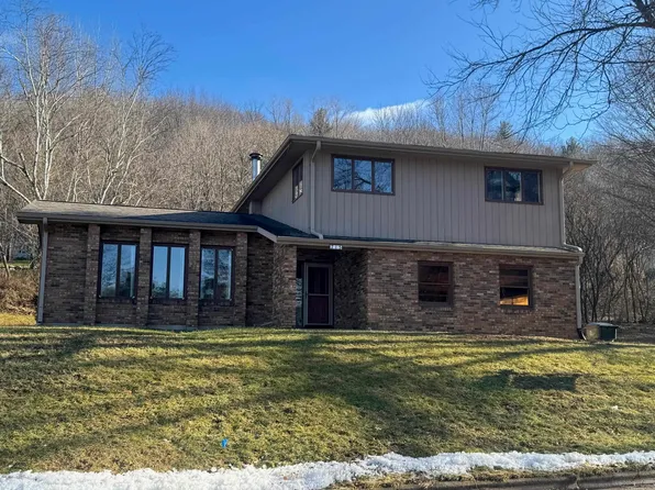 715 Cairns Ave, Richland Center, WI 53581