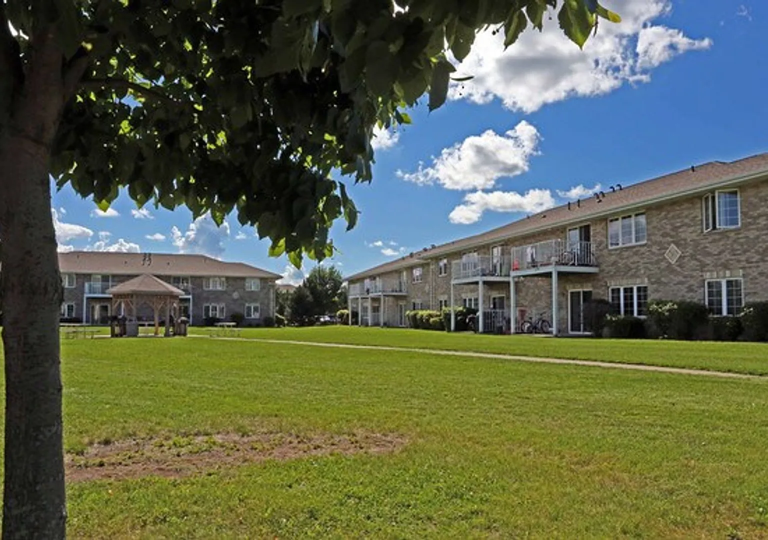 Oshkosh College Housing — Photo 3