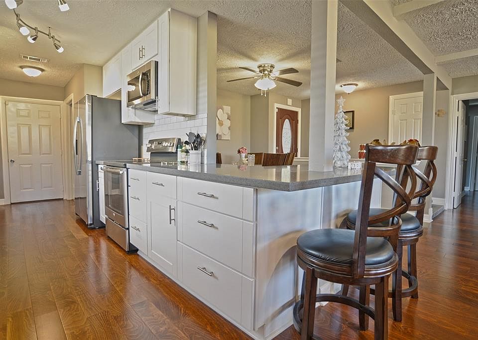 1st image of 5018 Appleblossom Ln