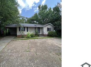 762 Raymond Rd, Jackson, MS 39204