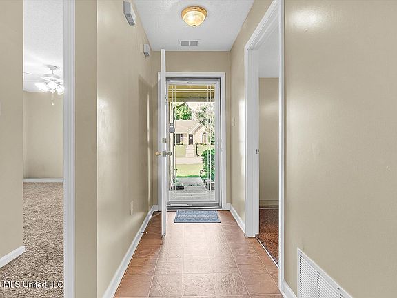 4th image of 4283 Edmonton St