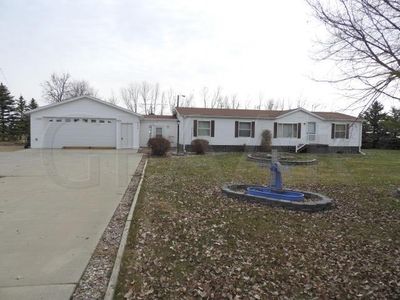 111 Lake View Dr, Devils Lake, ND, 58301