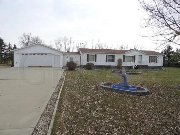 111 Lake View Dr, Devils Lake, ND 58301