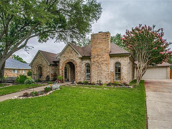 3rd image of 132 Oakbrook Dr