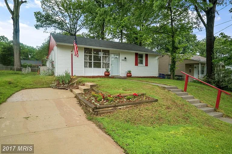 9608 51st Pl photo 1