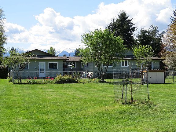 2nd image of 70 Lorraine Dr