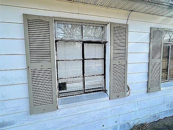 4th image of 21449 Lyndon St