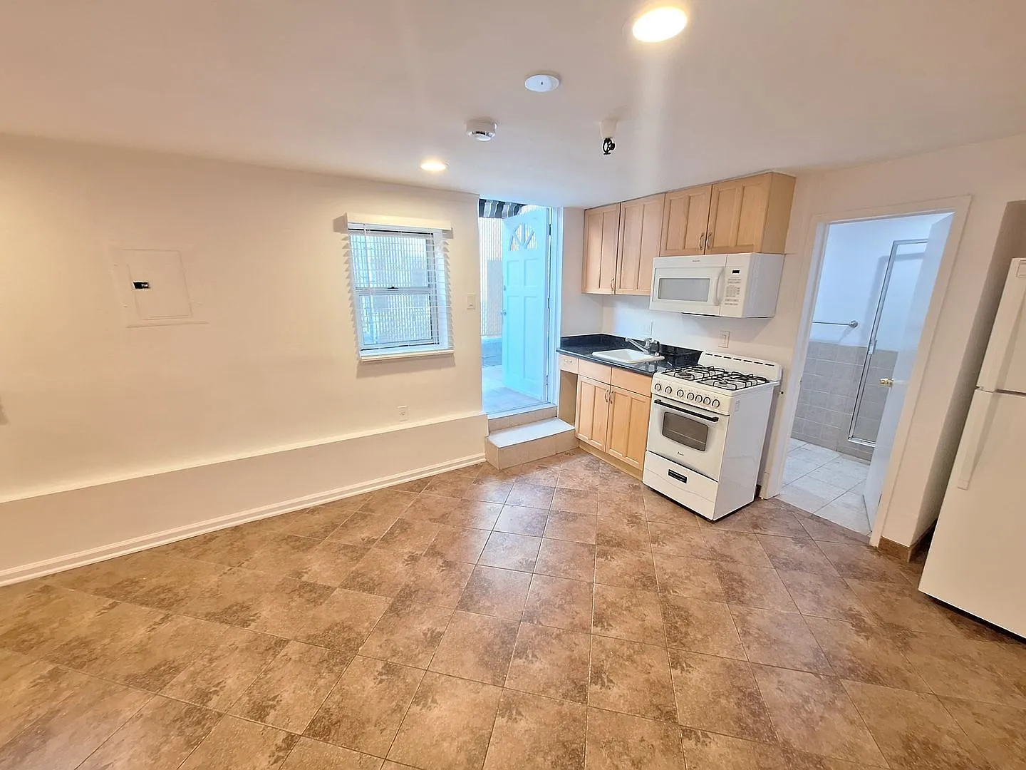 1515 S Beverly Glen Blvd — Photo 3