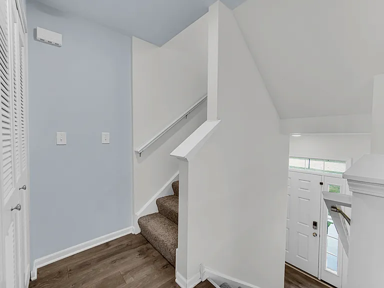 911 Charlton Ln — Photo 21