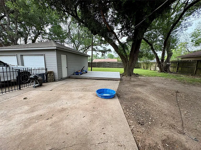 21802 Rotherham Dr — Photo 22