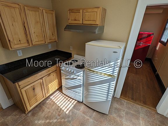 4th image of 446 N Main St #3