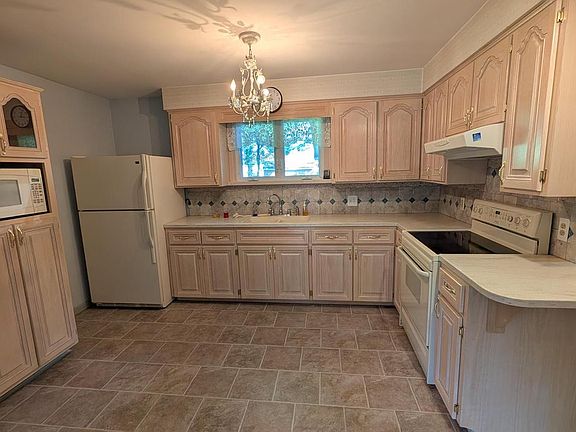 5th image of 107 Horseshoe Cir