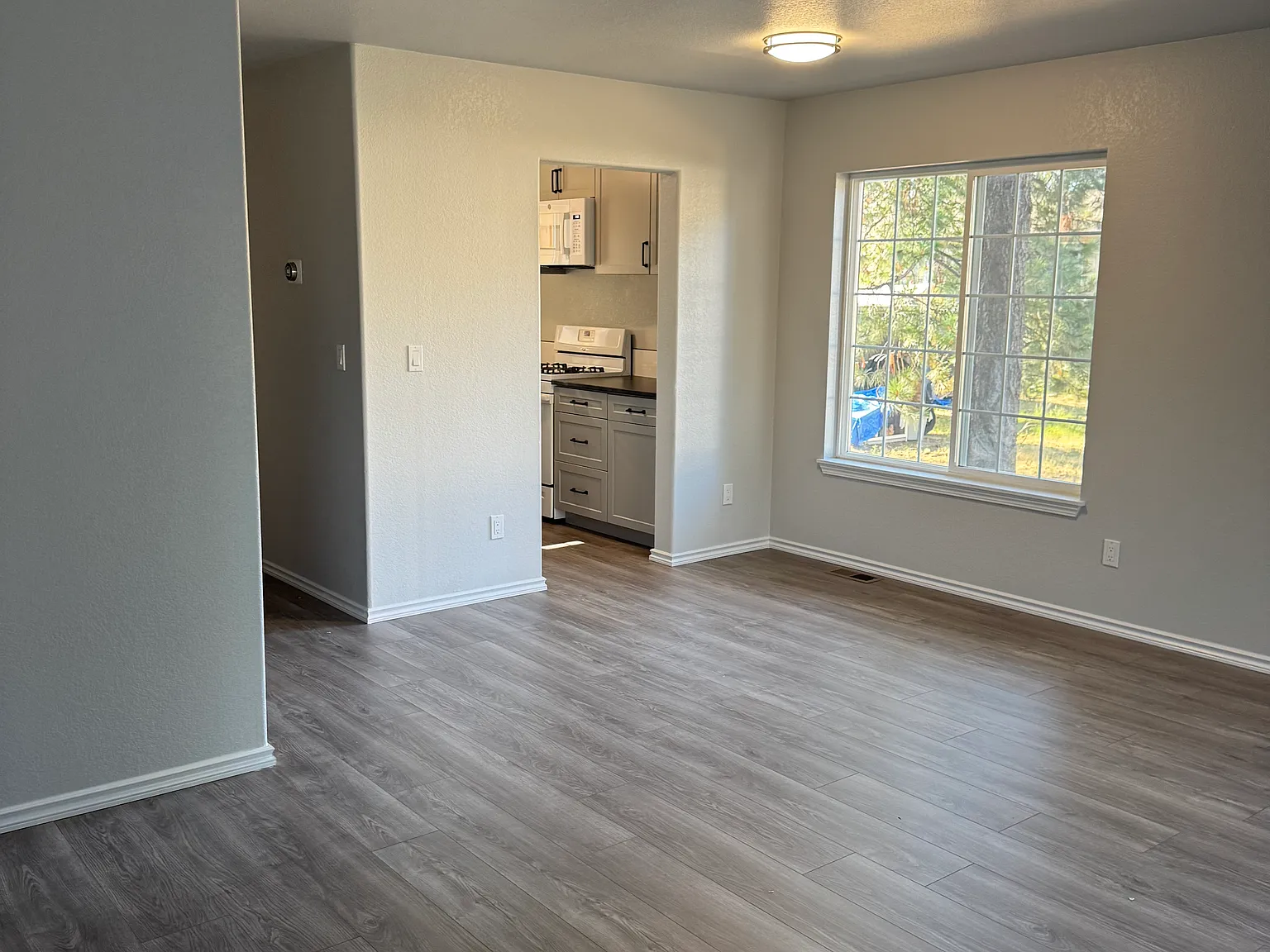 2 bed, 1.5 bath, 1098 sqft, $1,900 — Photo 1