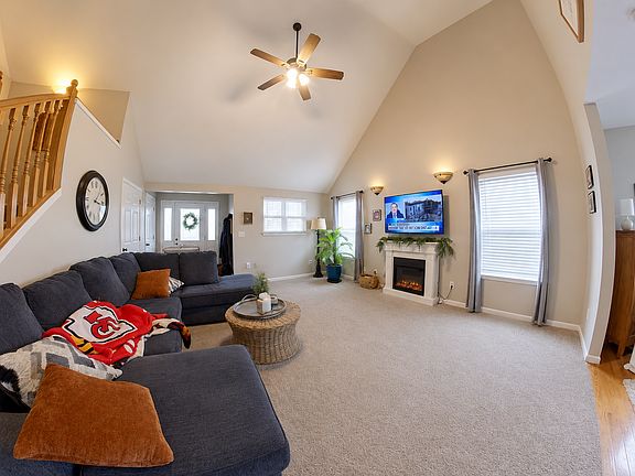 2nd image of 3727 Peachtree Cir
