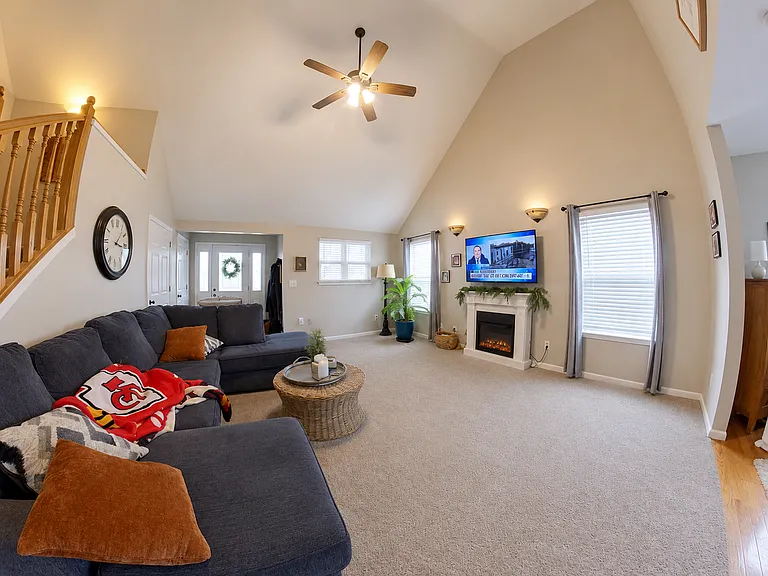 3727 Peachtree Cir — Photo 2