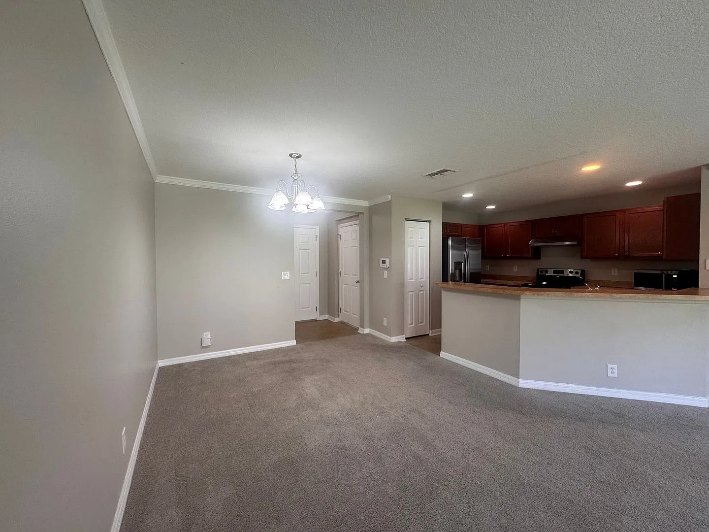 3-Bedroom, 2.5 Bath townhome for Rent in Tampa, FL| Garage Parking | Community Pool! — Photo 3