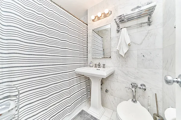 Rented by Keller Williams NYC | media 27