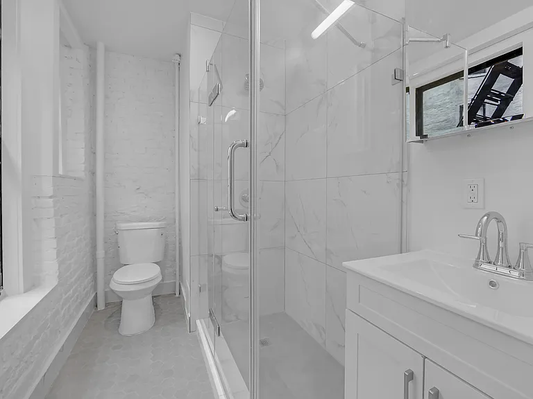 318 E 11th St #6 — Photo 9