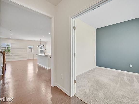 5th image of 600R Blue Ash Ct