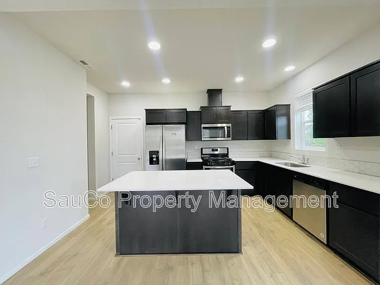 16390 NW Ernst St — Photo 3