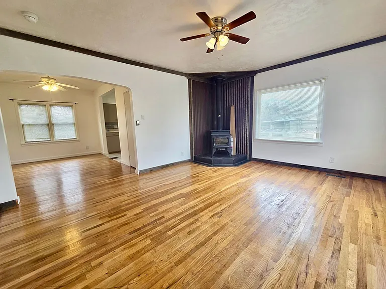 145 N 300 W — Photo 3