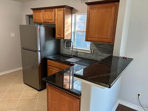 2nd image of 3921 Alamo Ave