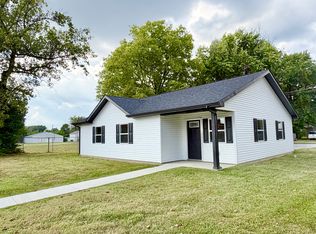 868 E 2nd St, Centralia, IL 62801