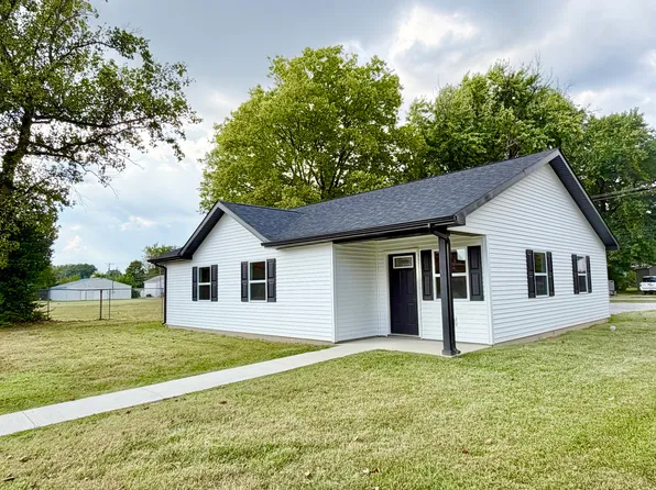 868 E 2nd St, Centralia, IL 62801