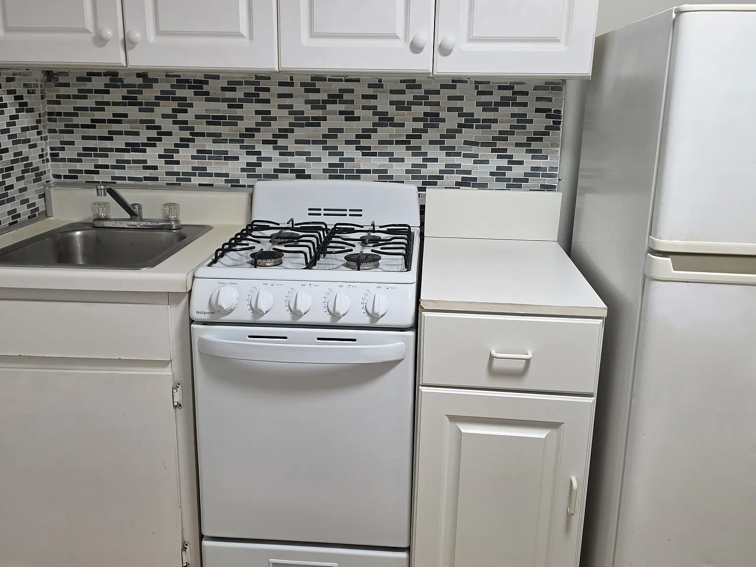 531 East 6th Street — Photo 3